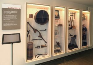 Wandtafel und Vitrinenbeschriftung